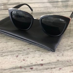 ✨✨SALE✨✨NWOT QUAY sunnies